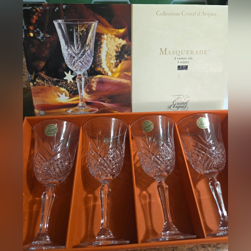 Masquerade Wine Glass Set - Clear